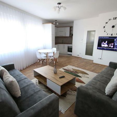 Spacious Apartment Next To The Bus Station And Walking Distance To The Old Town And Shopping Malls Призрен Екстериор снимка