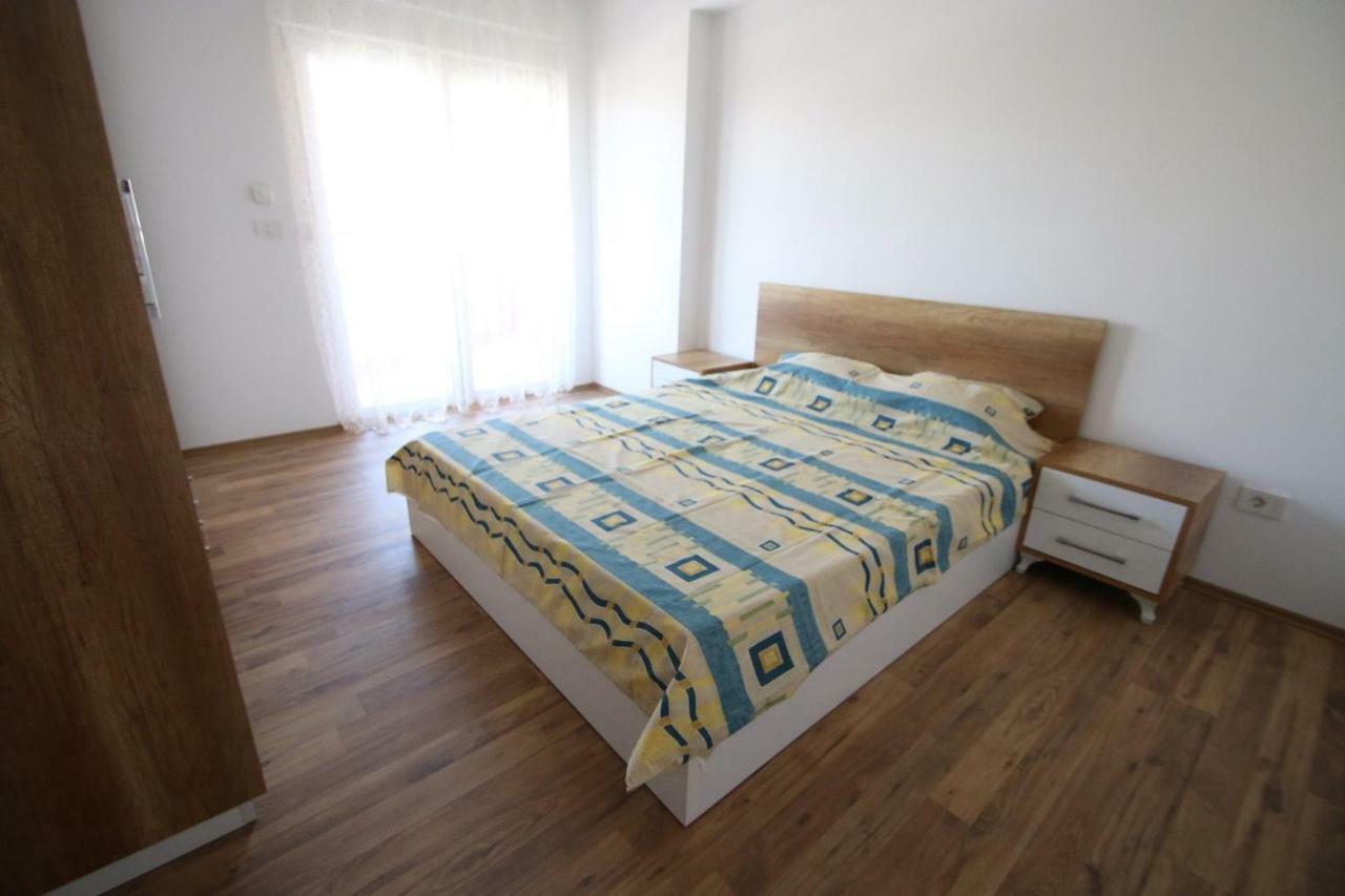 Spacious Apartment Next To The Bus Station And Walking Distance To The Old Town And Shopping Malls Призрен Екстериор снимка