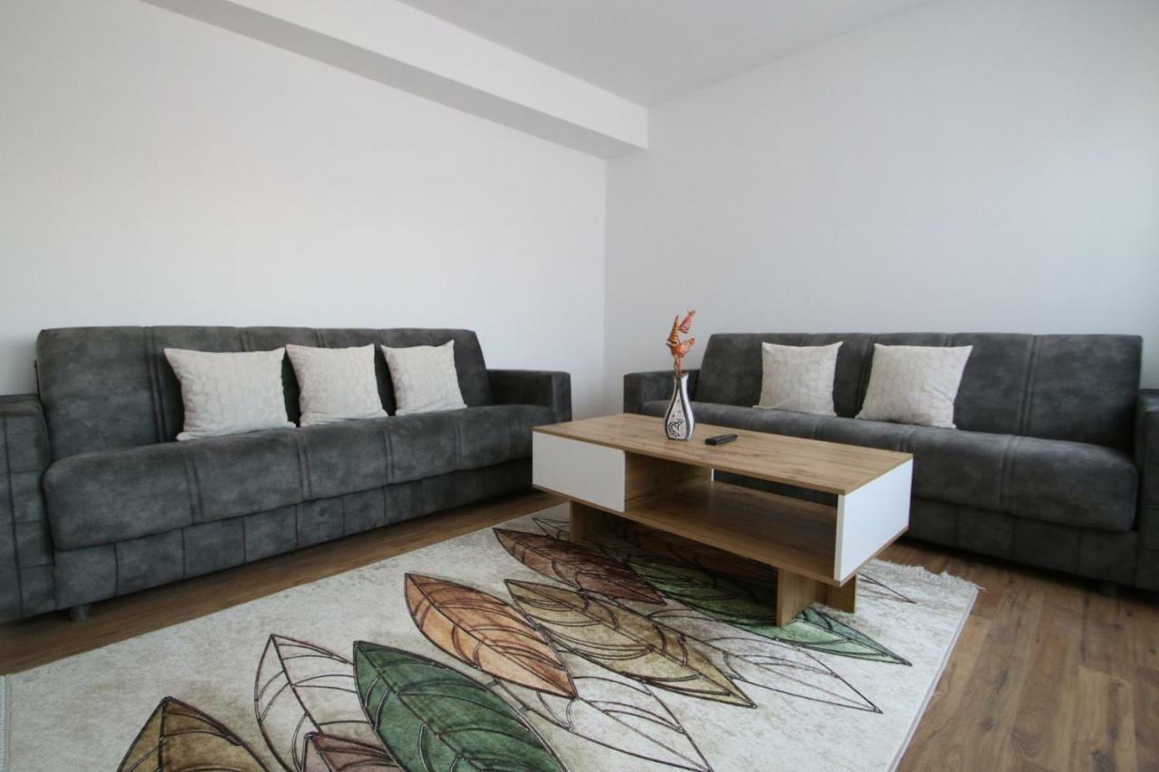 Spacious Apartment Next To The Bus Station And Walking Distance To The Old Town And Shopping Malls Призрен Екстериор снимка