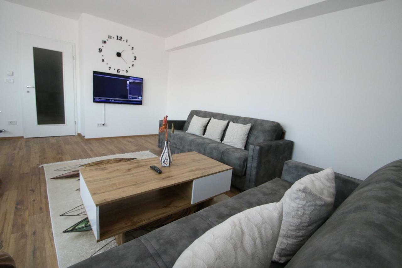 Spacious Apartment Next To The Bus Station And Walking Distance To The Old Town And Shopping Malls Призрен Екстериор снимка